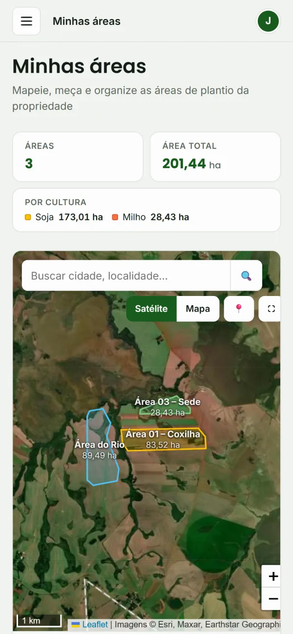 Tela de áreas no celular, com três lavouras desenhadas sobre a imagem de satélite